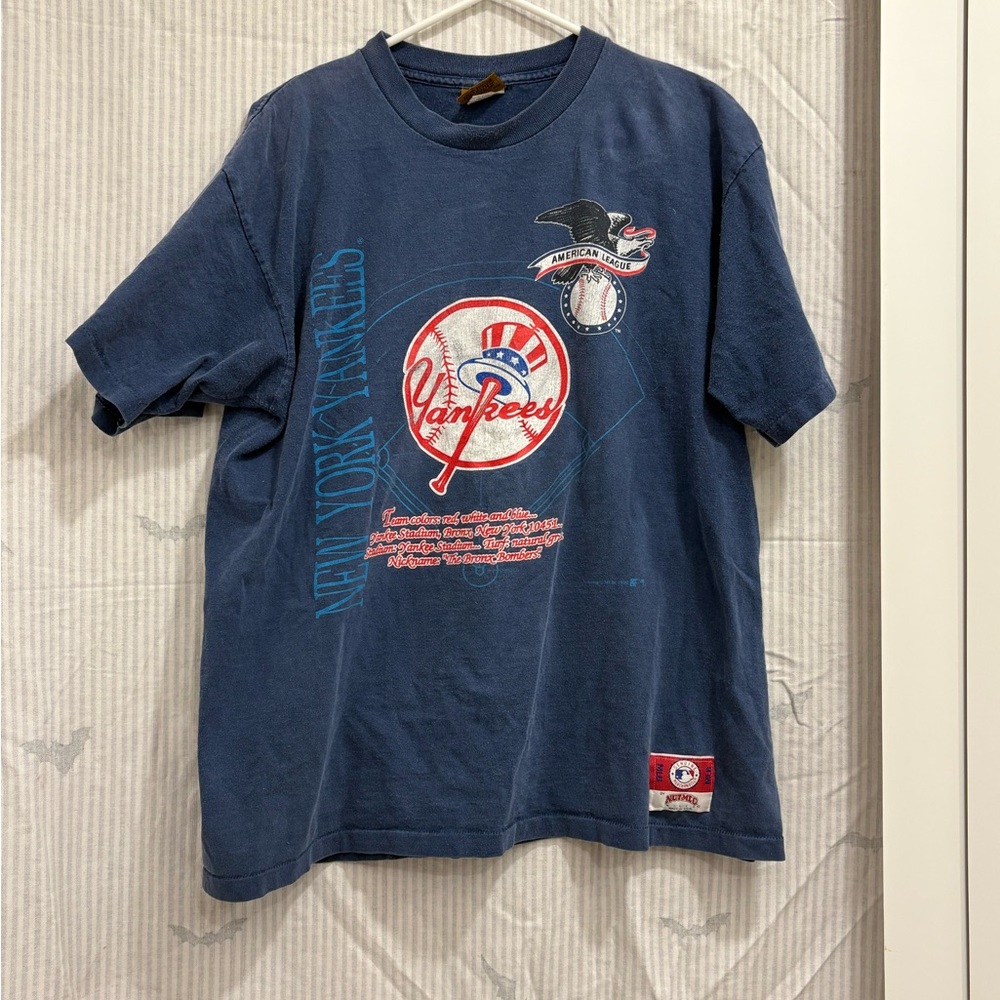 ITEM#81 1992 Nutmeg Mills Mens Size L MLB NY Yankees Single Stitch T-Shirt
22x26